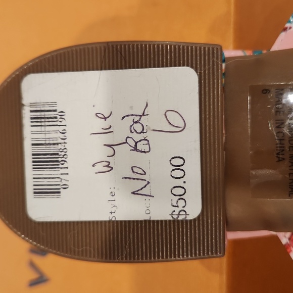 Crown & Ivy "Wylie" Palm Print Thong  Sandal Size 6 NWT - Picture 3 of 8